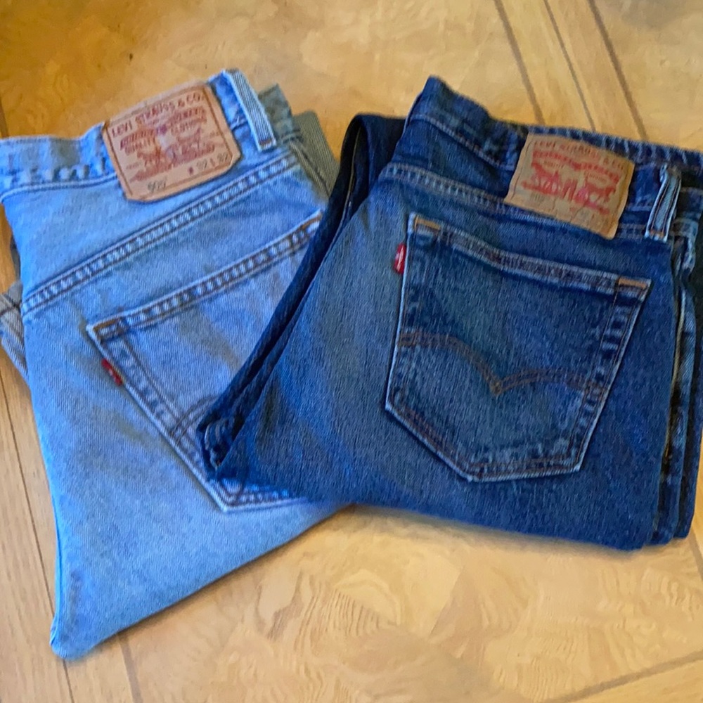 TWO pairs of gently worn men’s Levi’s 505 jeans. Size 32x32.